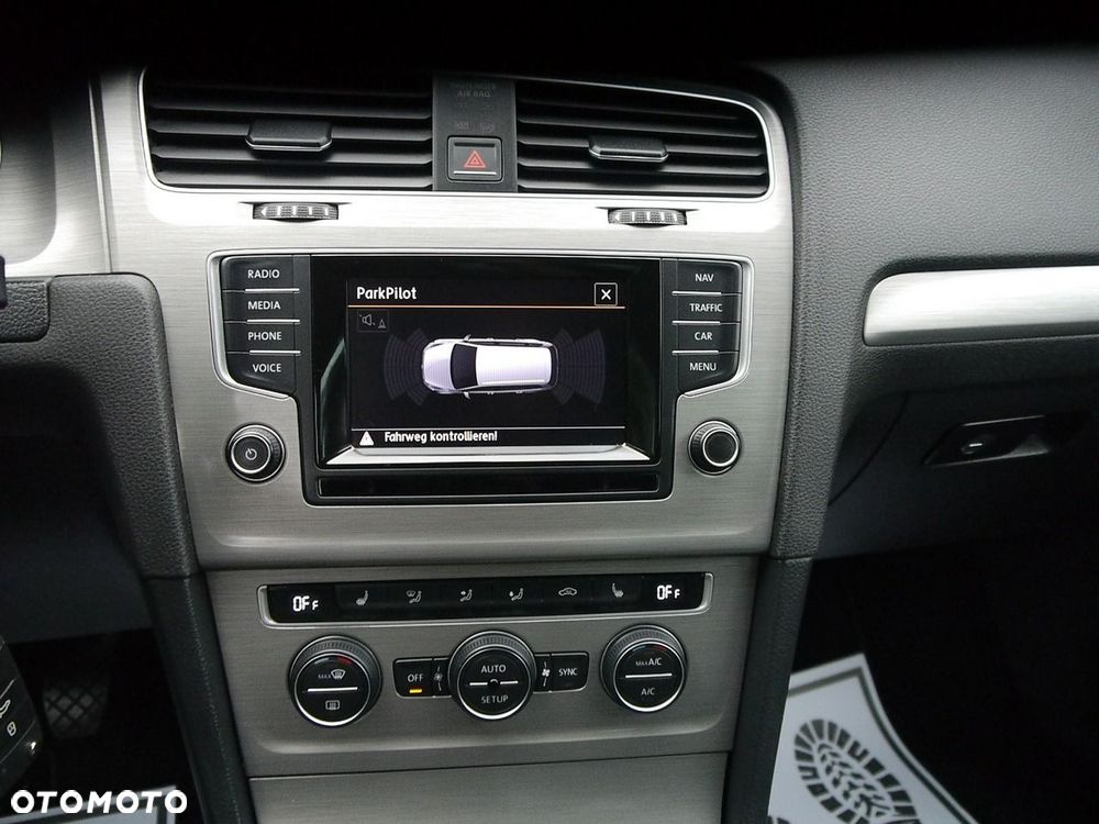 Volkswagen Golf 1.6 TDI BlueMotion Technology Comfortline - 17