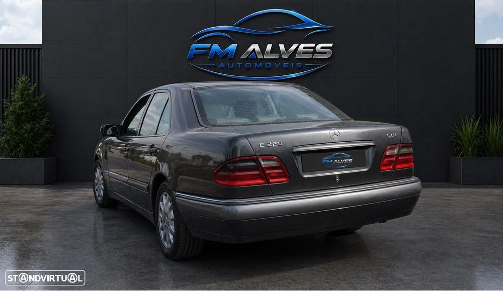 Mercedes-Benz E 220 - 7