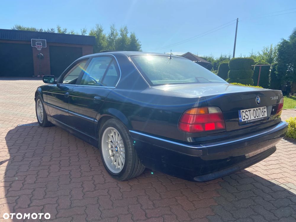 BMW Seria 7 740i V8 - 3