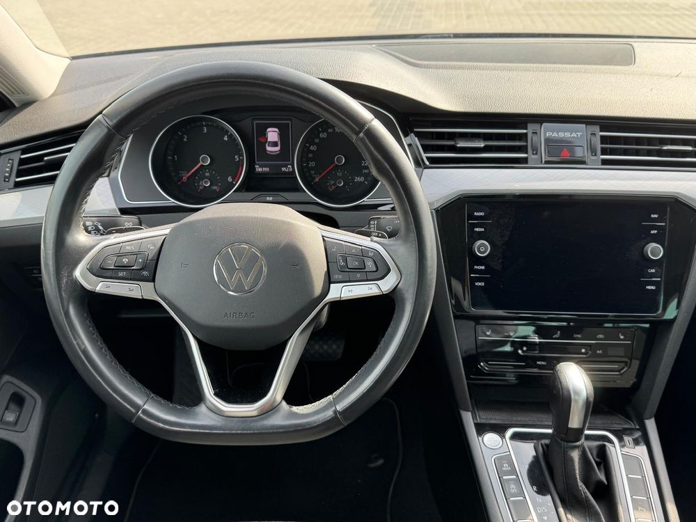 Volkswagen Passat - 19