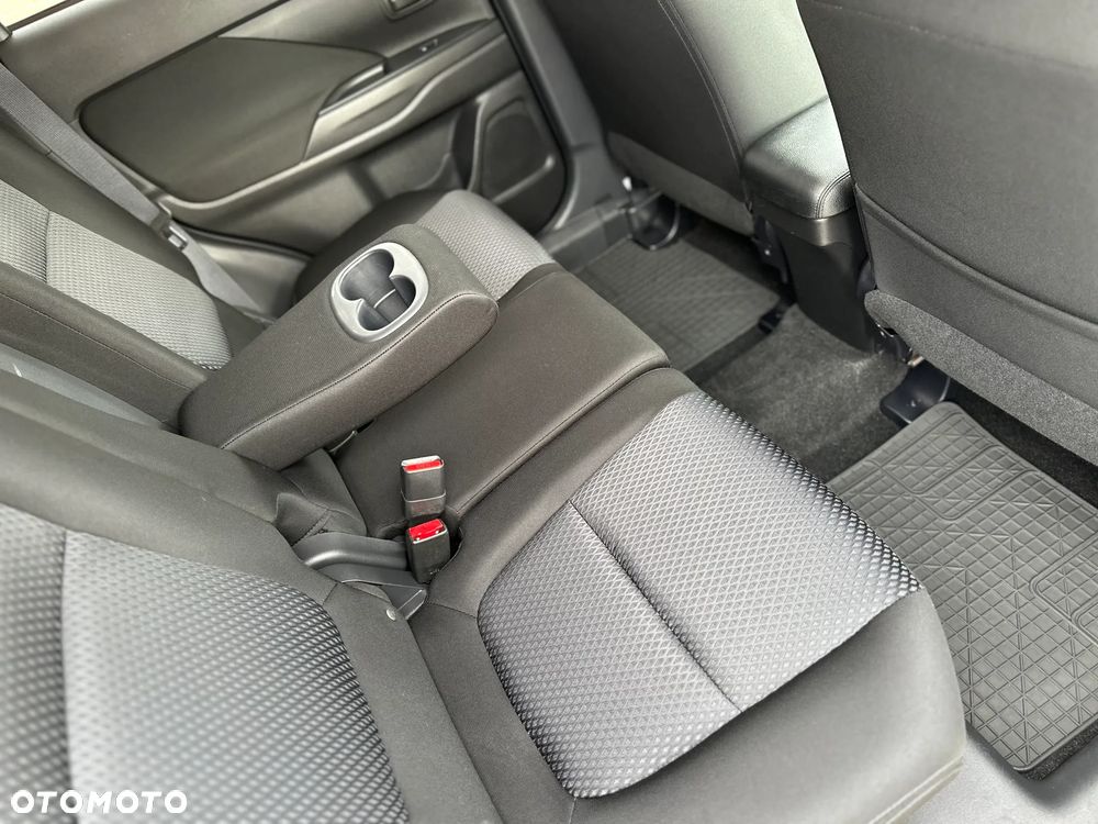 Mitsubishi Outlander 2.0 2WD SUV-Star - 16