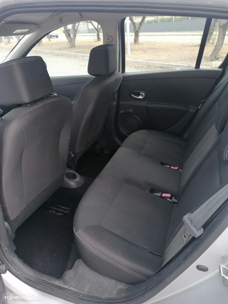 Renault Clio - 12