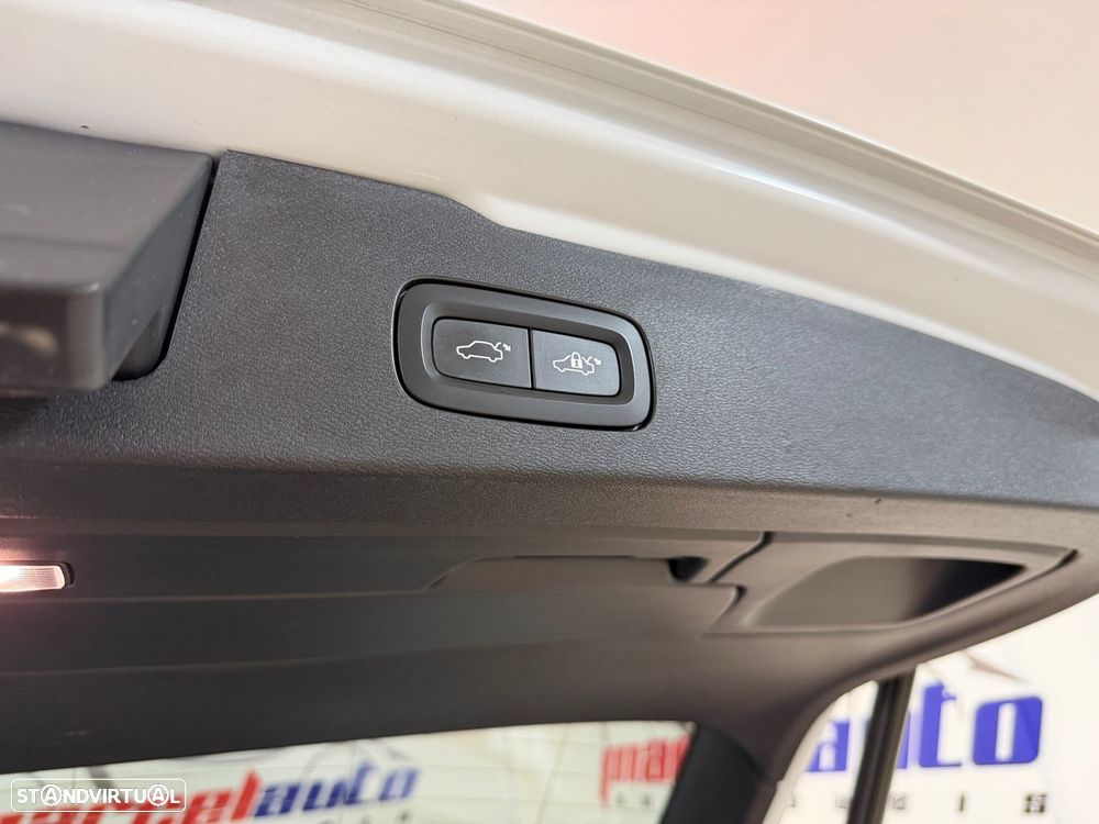 Volvo V60 2.0 T8 AWD TE Plus Dark - 16