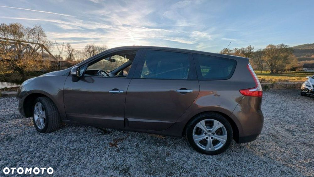 Renault Grand Scenic - 11