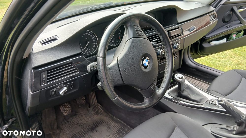 BMW Seria 3 318i - 12