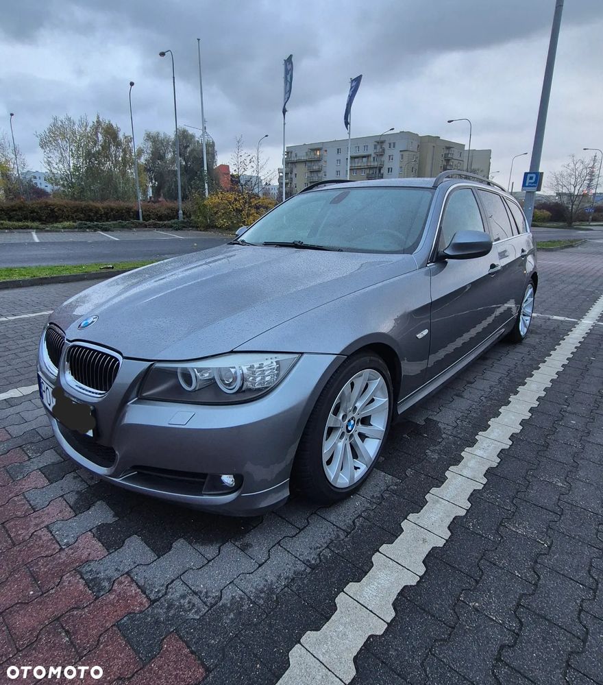 BMW Seria 3 325i xDrive Touring - 1