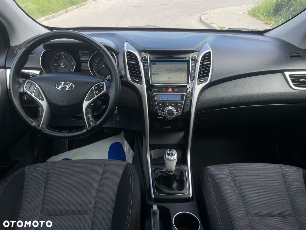 Hyundai i30 blue Kombi 1.6 CRDi Passion - 12