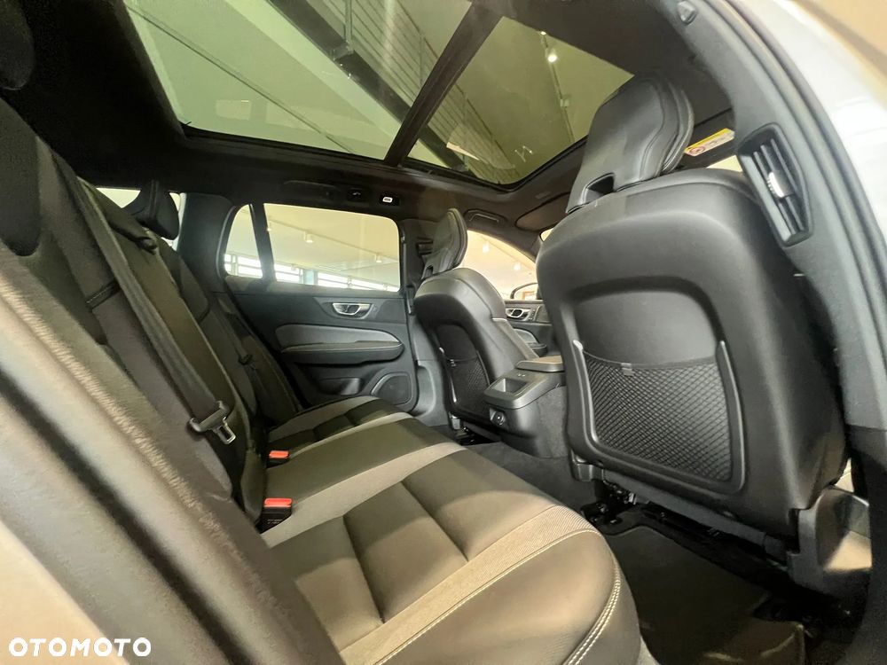 Volvo V60 B4 B Ultimate Dark - 29
