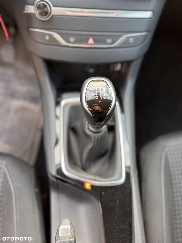 Peugeot 308 1.2 PureTech Allure S&S - 14