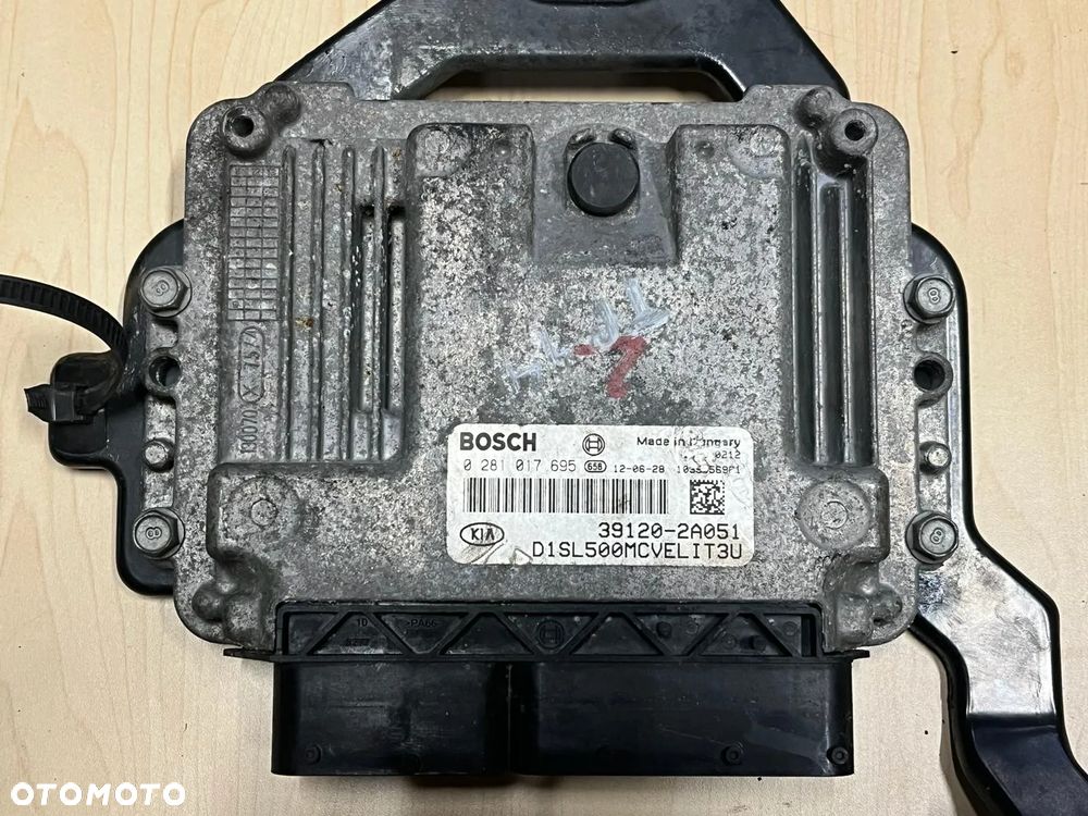 Sterownik silnika BOSCH 0281017695 KIA Sportage 1.7 CRDi - 1