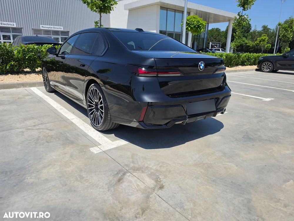 BMW Seria 7 740d xDrive MHEV - 11