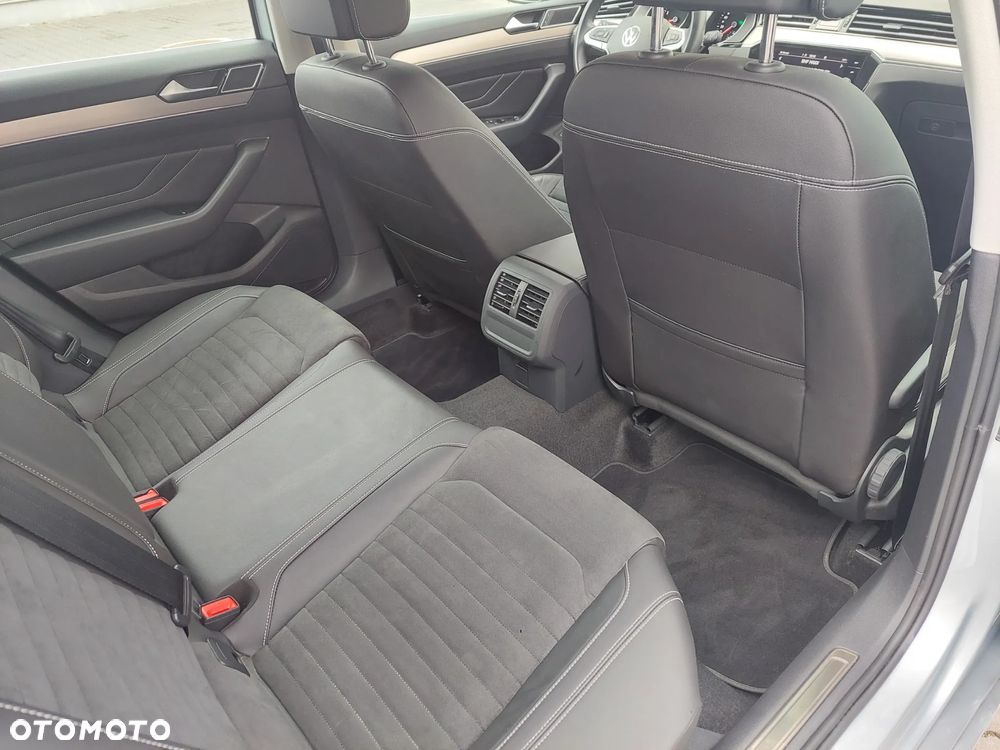 Volkswagen Passat - 33