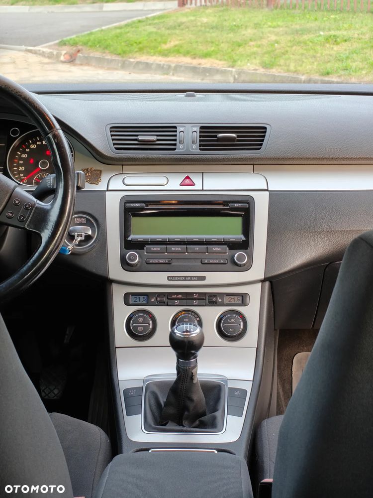 Volkswagen Passat - 11