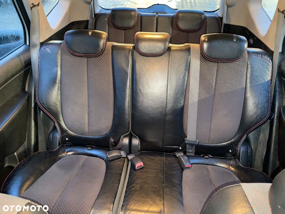 Kia Carens - 13