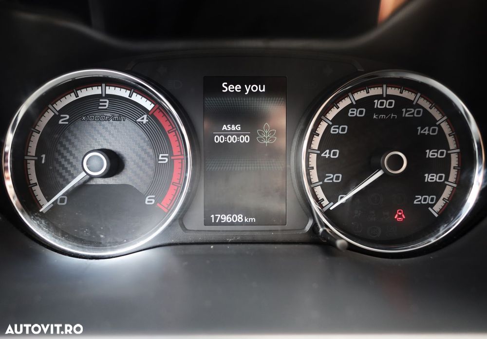 Mitsubishi L200 Double Cab 2.2 DI-D A/T Intense - 17