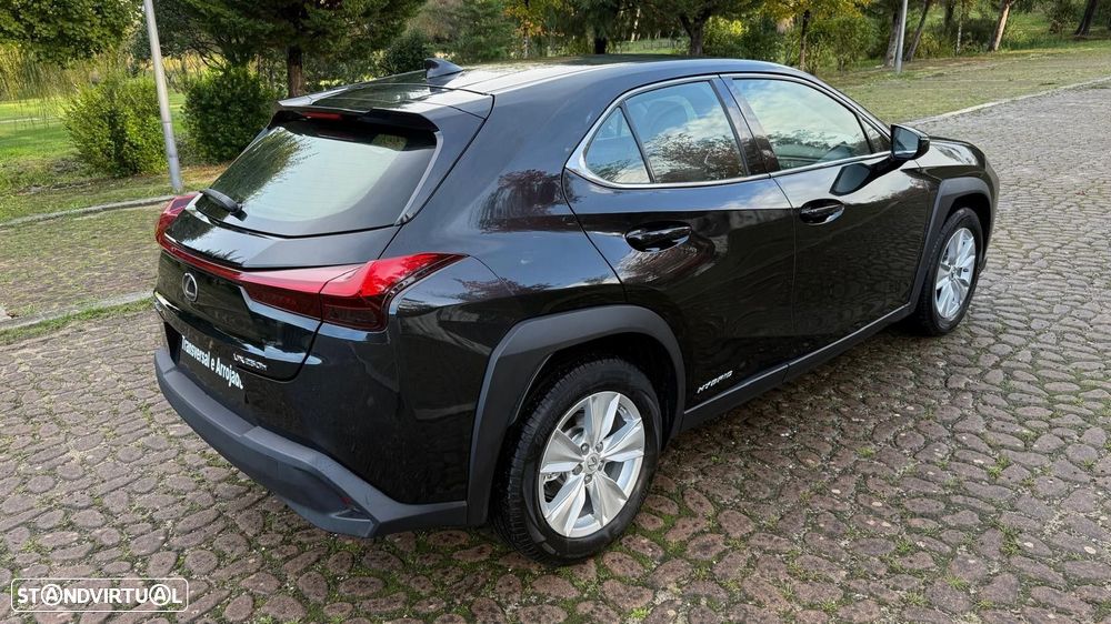 Lexus UX 250h Business - 17