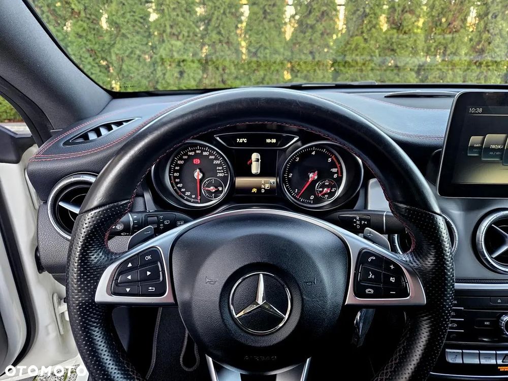 Mercedes-Benz CLA 220 (CDI) d AMG Line - 19