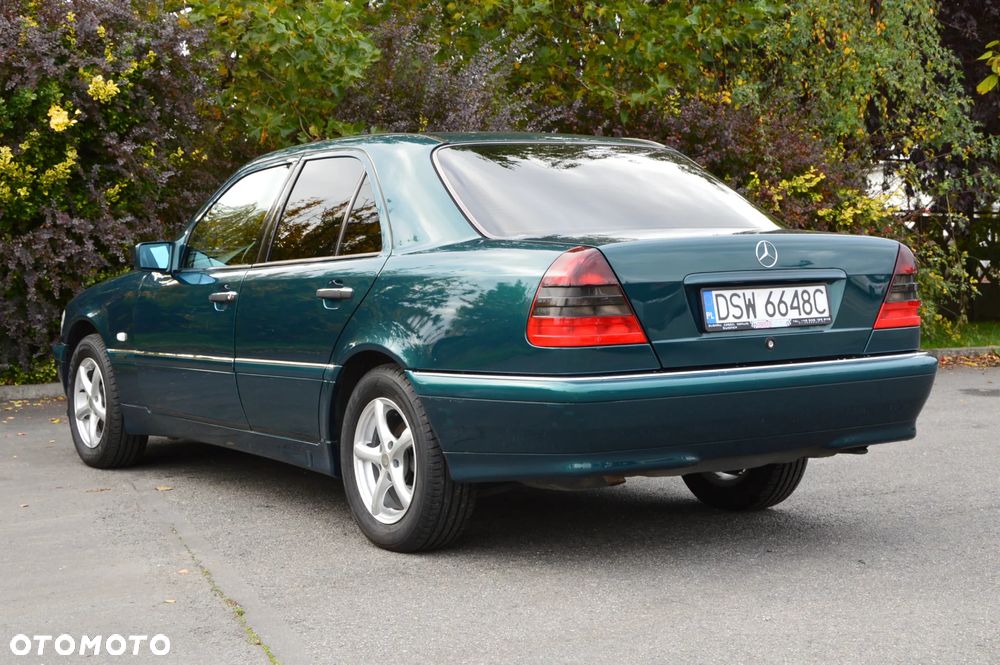 Mercedes-Benz Klasa C 180 Elegance - 16