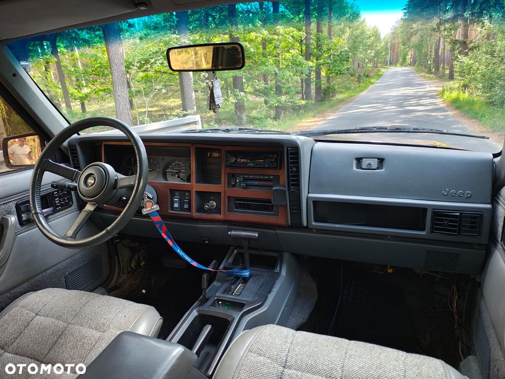 Jeep Cherokee - 23