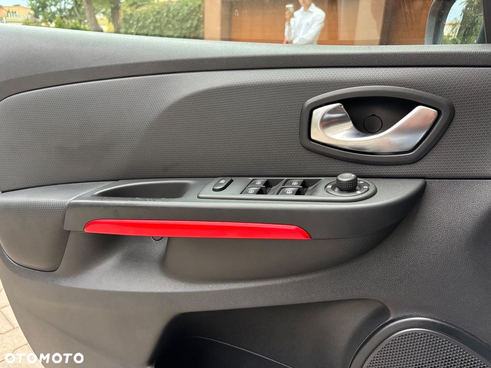 Renault Clio TCe 200 EDC Sport R.S - 10