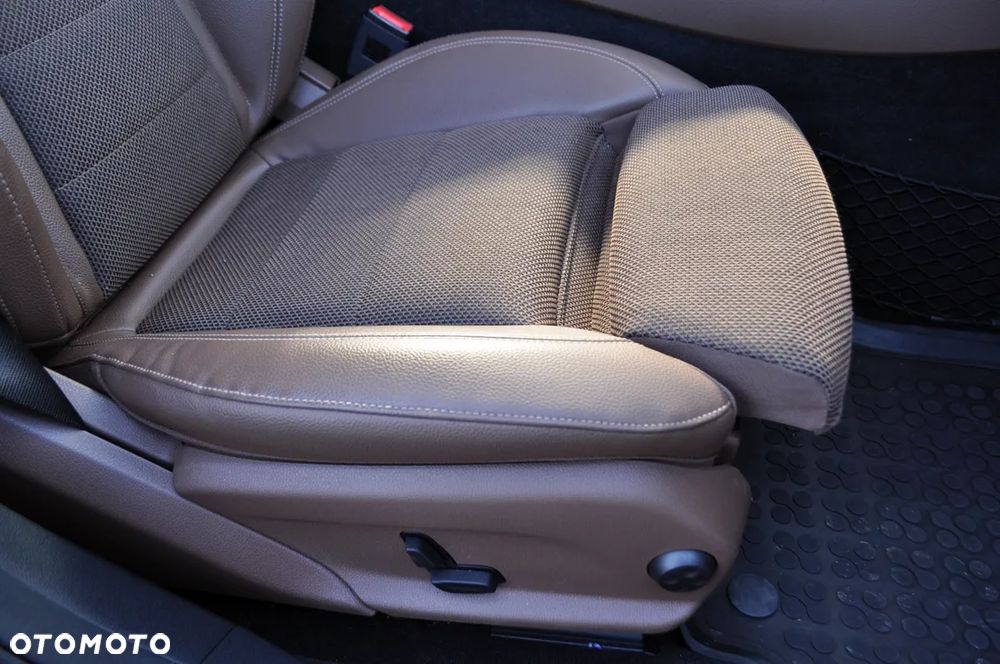 Mercedes-Benz Klasa E 200 d 9G-TRONIC - 27