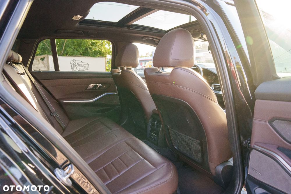 BMW Seria 3 320i Edition M Sport Shadow - 26