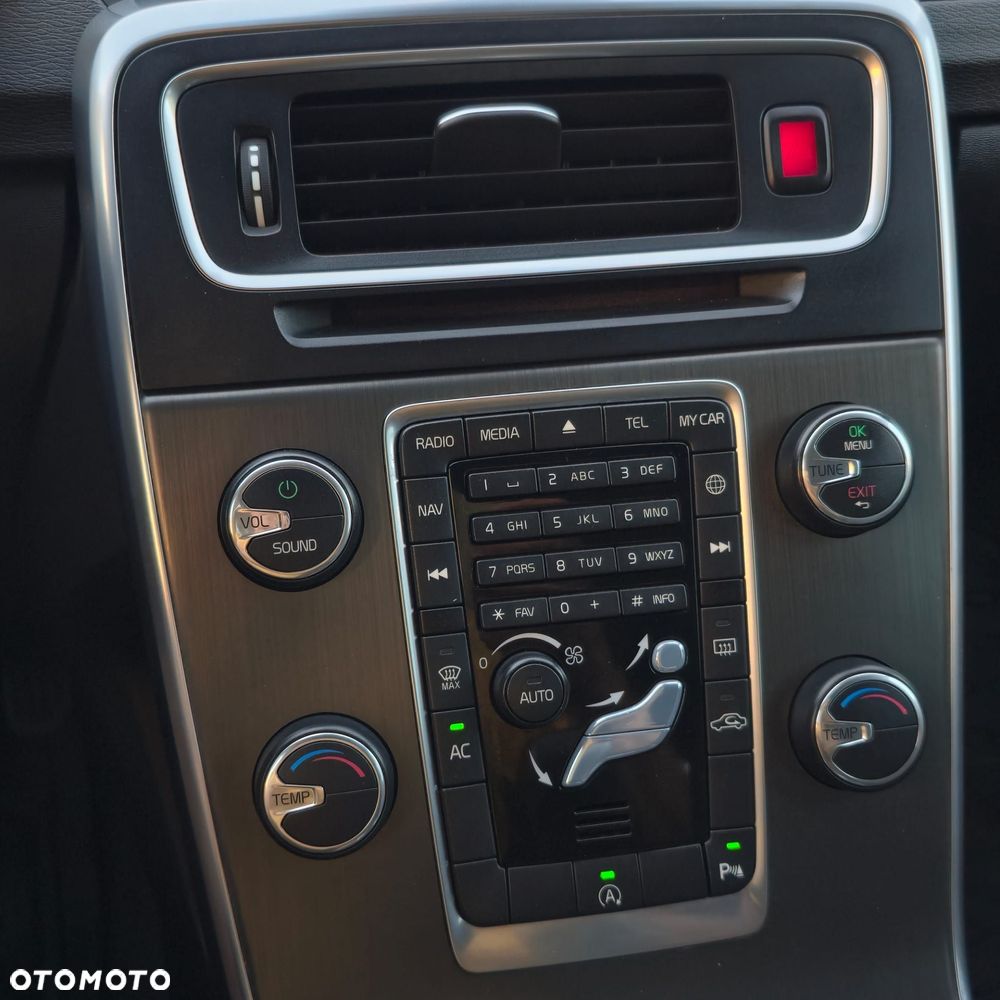 Volvo V60 D4 Momentum - 34