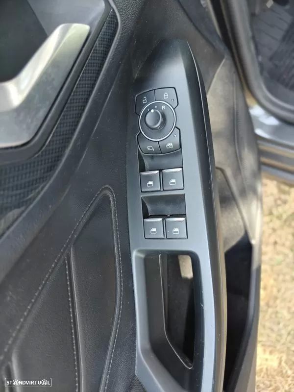 Ford Focus 1.0 EcoBoost MHEV ST-Line - 24