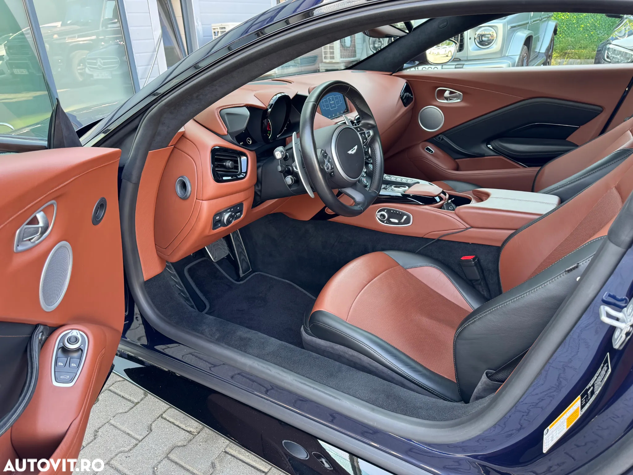 Aston Martin V8 Vantage - 5