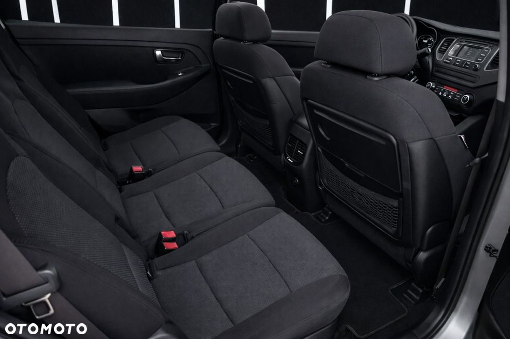 Kia Carens - 12