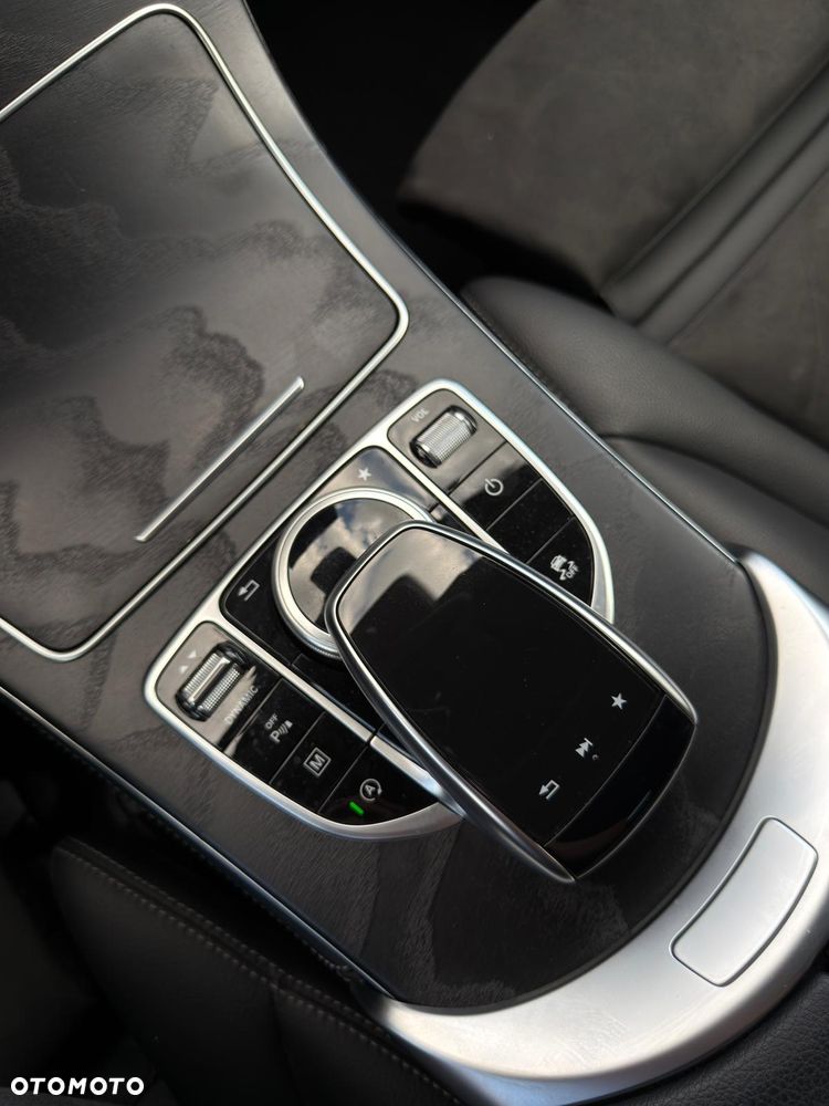 Mercedes-Benz GLC 250 4Matic 9G-TRONIC AMG Line - 25