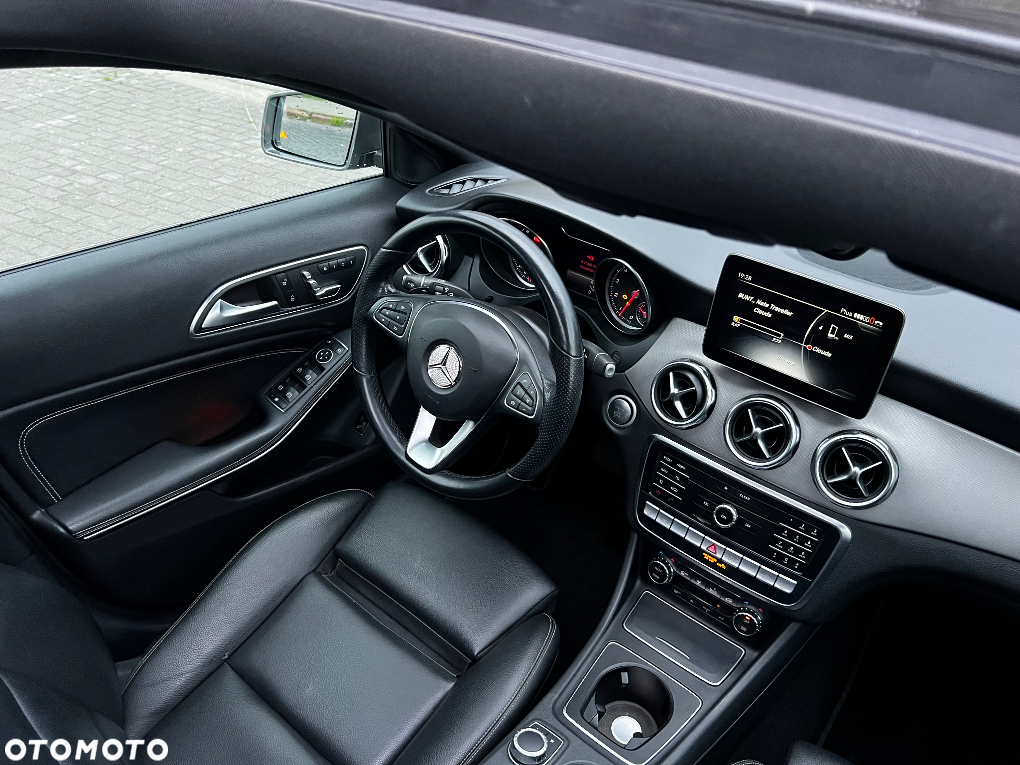 Mercedes-Benz GLA 250 4Matic 7G-DCT UrbanStyle Edition - 11