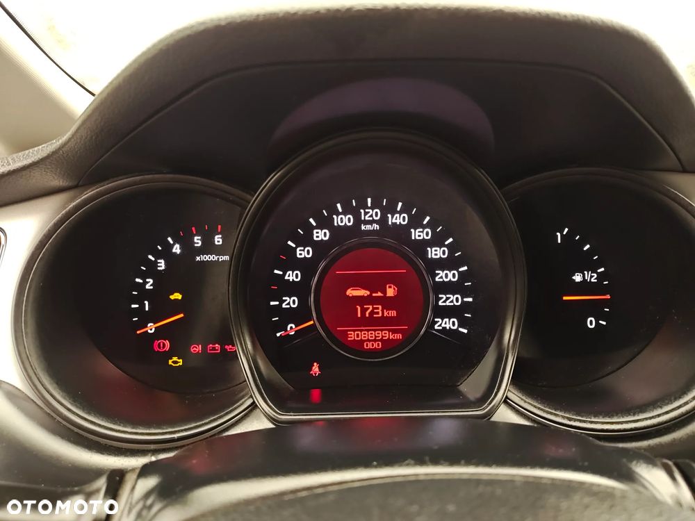 Kia Ceed - 8