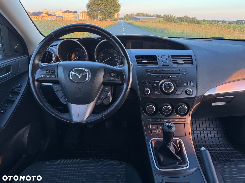 Mazda 3 1.6 Exclusive + - 17