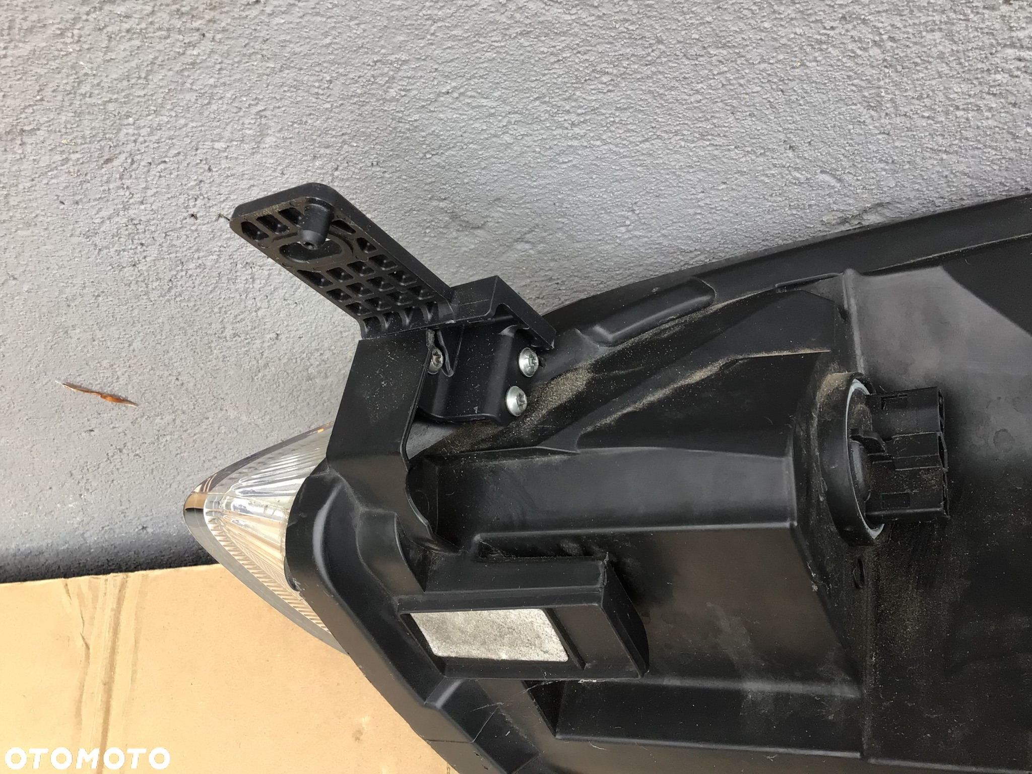 Lampa przednia prawa Ford Fiesta MK8 zwykła - 6