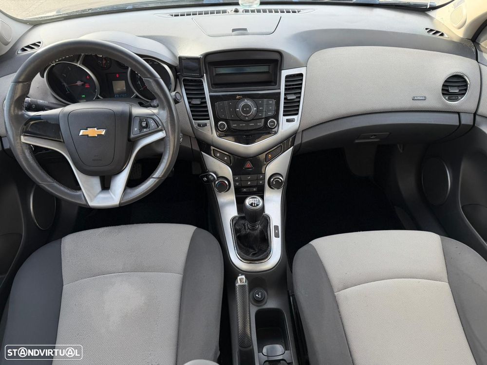 Chevrolet Cruze 1.6 LS - 6