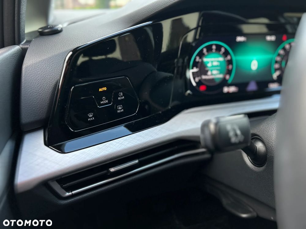 Volkswagen Golf 1.5 TSI EVO Style - 37