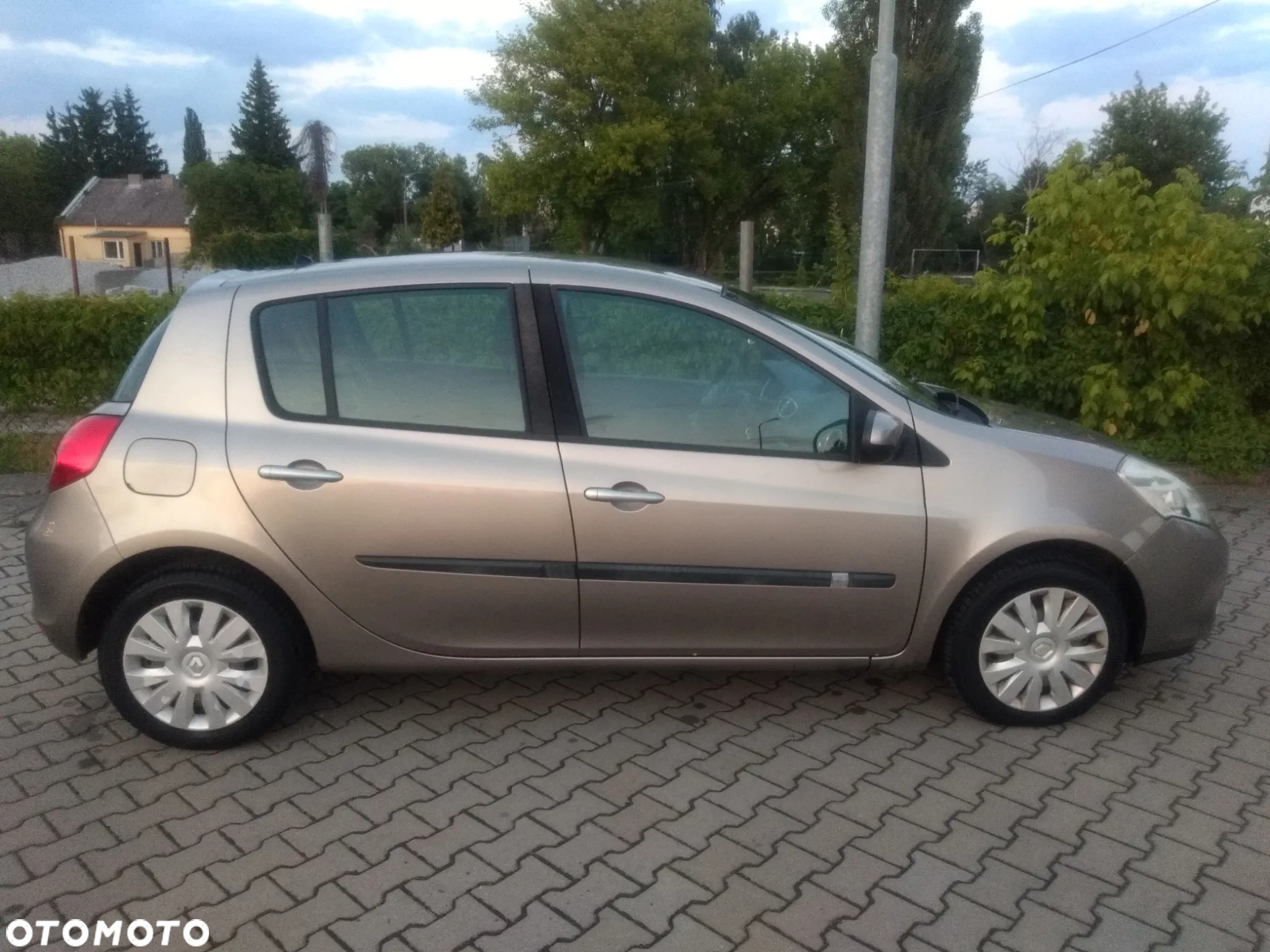 Renault Clio 1.2 16V Alize - 2