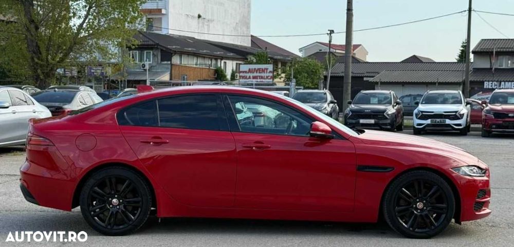 Jaguar XE D200 RWD MHEV R-Dynamic S - 11