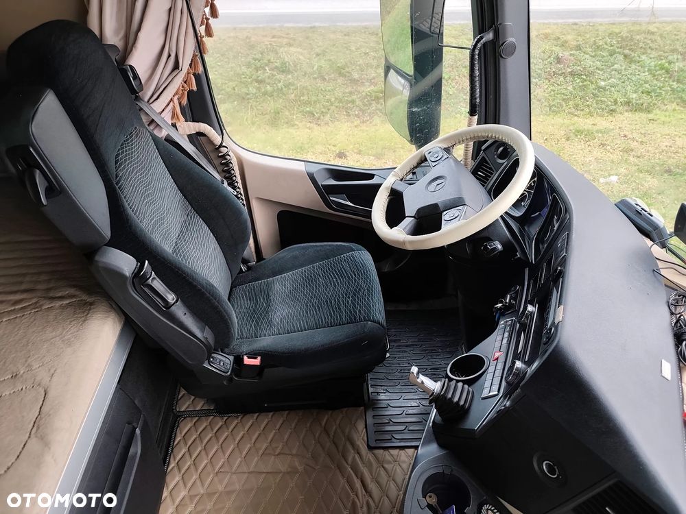 Mercedes-Benz Stream Space Standard - 11