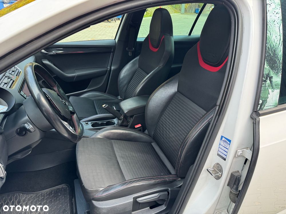 Skoda Octavia Combi 2.0 TDI RS - 23