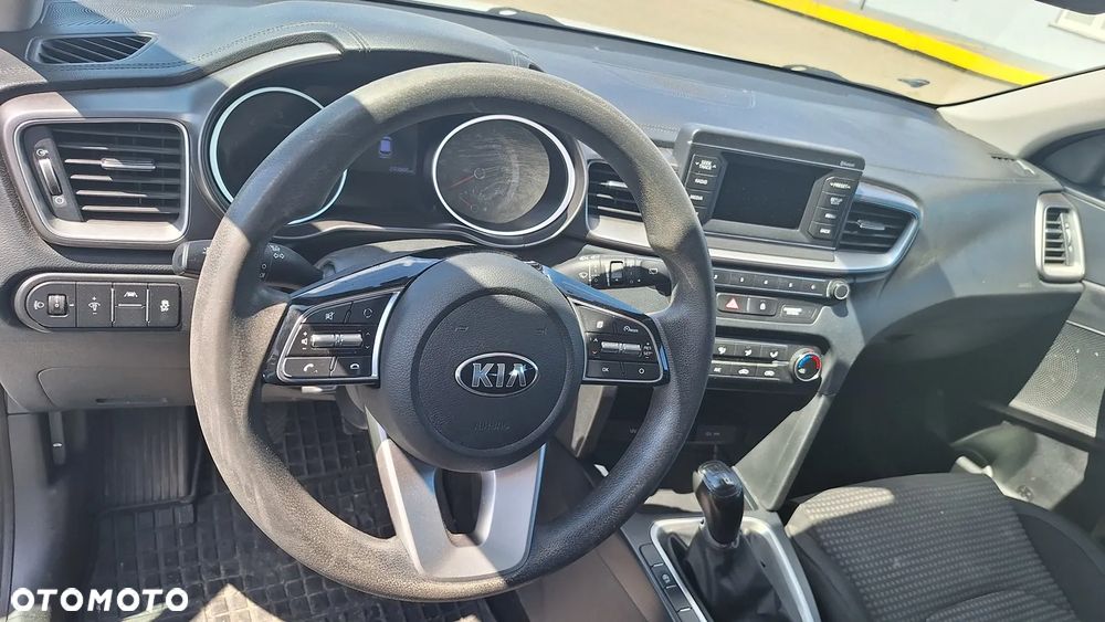 Kia Ceed 1.6 CRDi SCR M - 3