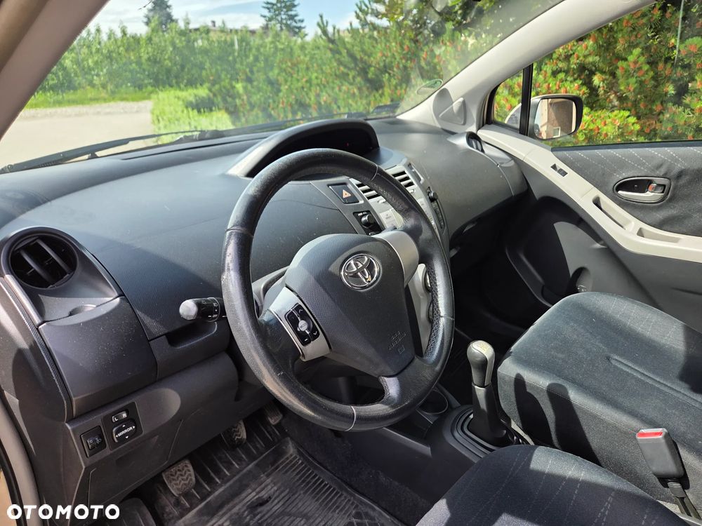 Toyota Yaris - 8