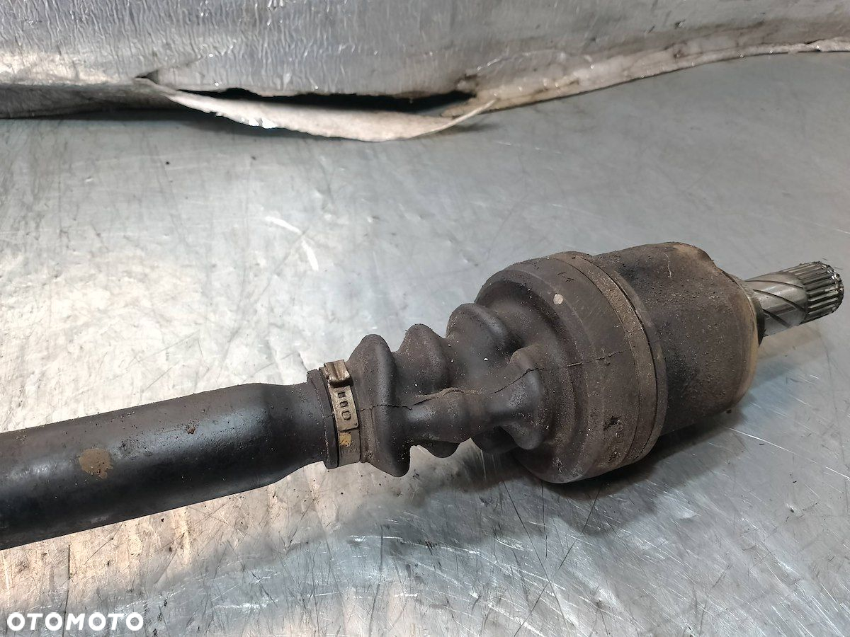 PÓŁOŚ LEWA PRZÓD RENAULT LAGUNA III 8200618165 2.0 16V - 4