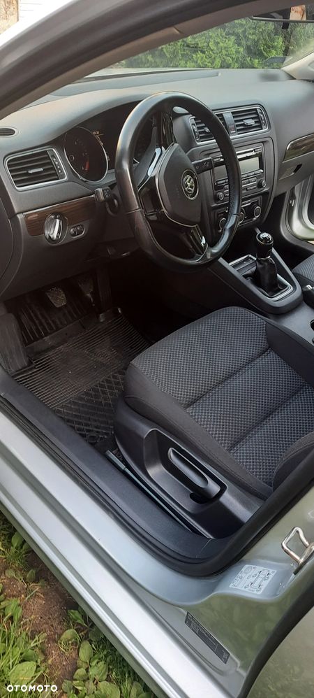 Volkswagen Jetta 2.0 TDI DPF BMT Trendline - 9