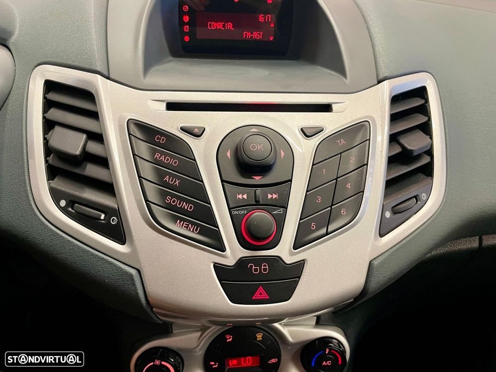 Ford Fiesta 1.4 Titanium Aut. - 23