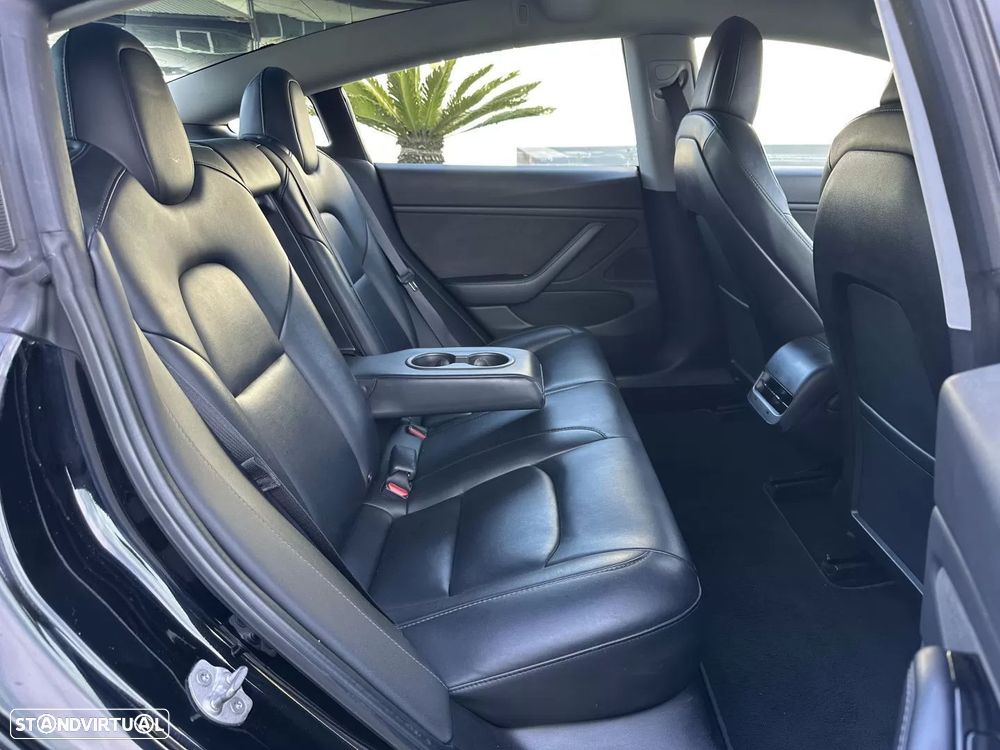 Tesla Model 3 - 35