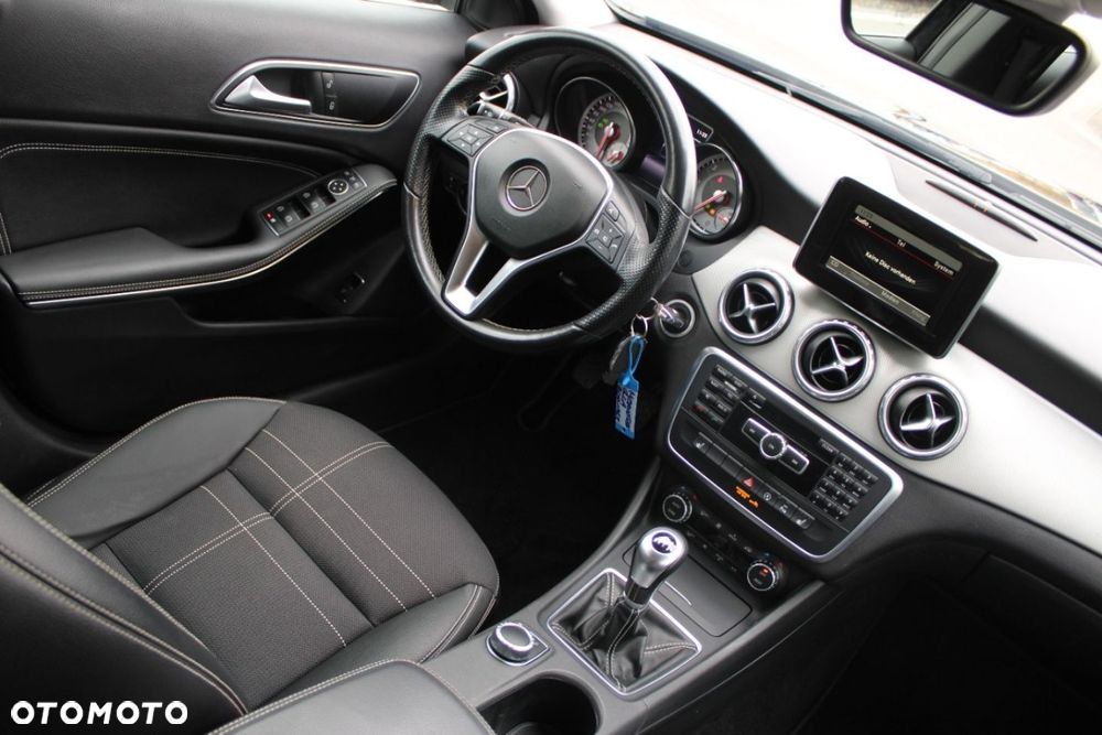 Mercedes-Benz GLA - 36