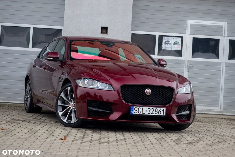 Jaguar XF 2.0 i4D R-Sport - 3