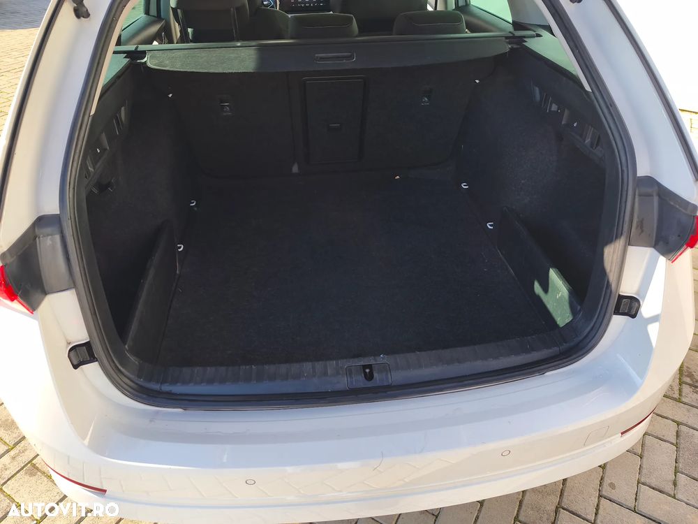 Skoda Octavia Combi 2.0 TDI DSG Style - 19